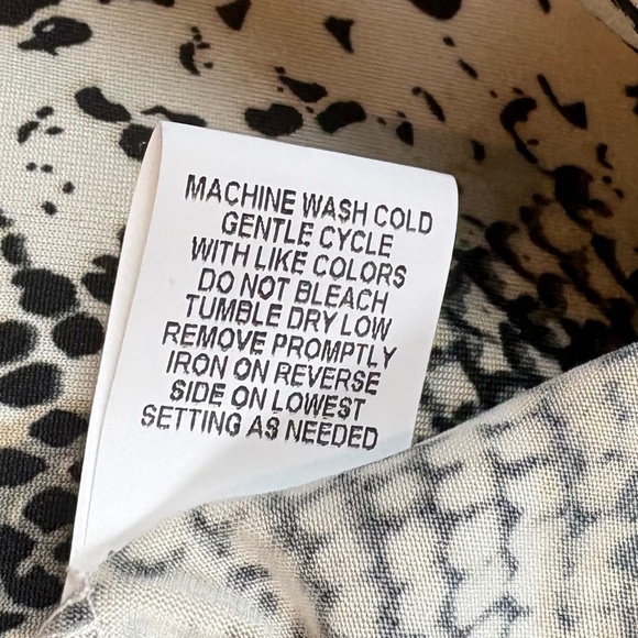 NWT NY Collection Short Sleeve Snake Print Pullover Top with Drawstring Detail - Picture 11 of 11